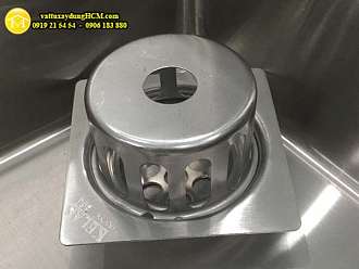 qua-cau-chan-rac-san-thuong-inox-304-de-vuong-d60