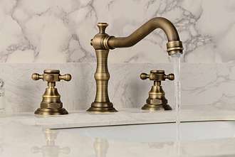 voi-lavabo-3-lo-dong-thau-co-dien-kanly-gcb07